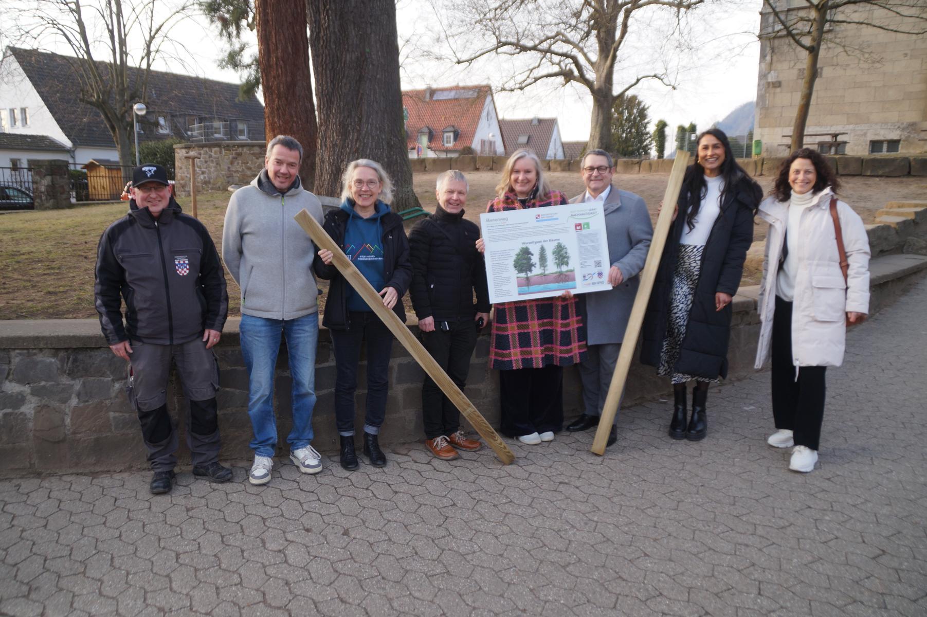 Neue Beschilderung Bienenweg am SIBI – gefördert durch die Bürgerstiftung — Foto© Thomas Scheben (2)