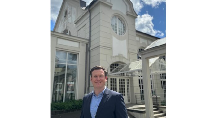 Philipp Herzog vor Kurhaus Bad Honnef rand
