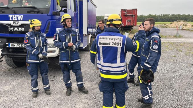 THW Honnef Einsatz Swisttal Lagebesprechung -- Foto © THW Bad Honnef