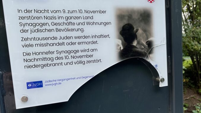 weiterer Vandlismus an der Zeitleiste Jüdische Vergangenheit Foto©Müller