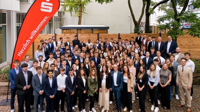 Gruppenfoto Neue Azubis 2025 KSK Köln -- Foto Susanne Prothmann k