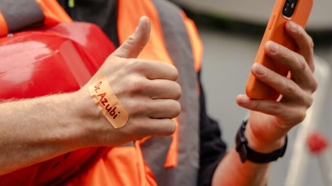 Dr-Azubi-Pflaster -- Foto IG BAU Nils Hillebrand